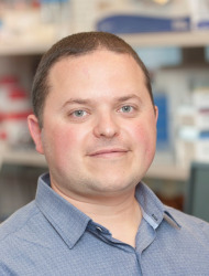 Dr. Zvi Yaari